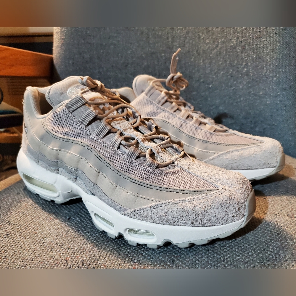 Nike Air Max '95 SE (LT Iron Ore/Cobblestone) Size 9.5 Mens